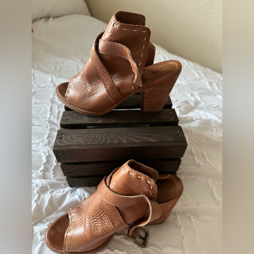 Frye Chunky heels. Cognac Brown. Size 6.5